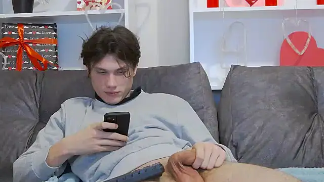 Snapshot of CalvinCay chatting on 02-04-25, 08:49 CalvinCay online show from 02-04-25, 08:49