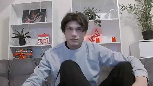 Snapshot of CalvinCay chatting on 02-05-25, 01:37 CalvinCay online show from 02-05-25, 01:37