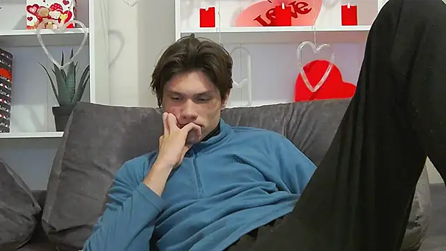 Snapshot of CalvinCay chatting on 02-08-25, 02:58 CalvinCay online show from 02-08-25, 02:58