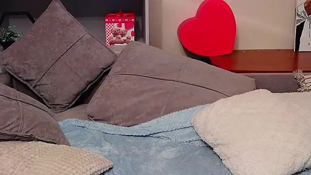 Snapshot of CalvinCay chatting on 02-12-25, 01:41 CalvinCay online show from 02-12-25, 01:41