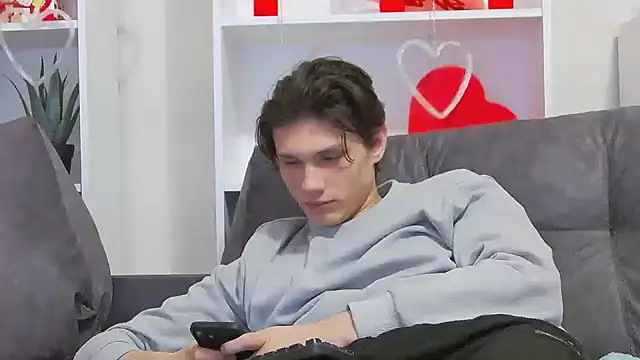 Snapshot of CalvinCay chatting on 02-14-25, 03:33 CalvinCay online show from 02-14-25, 03:33