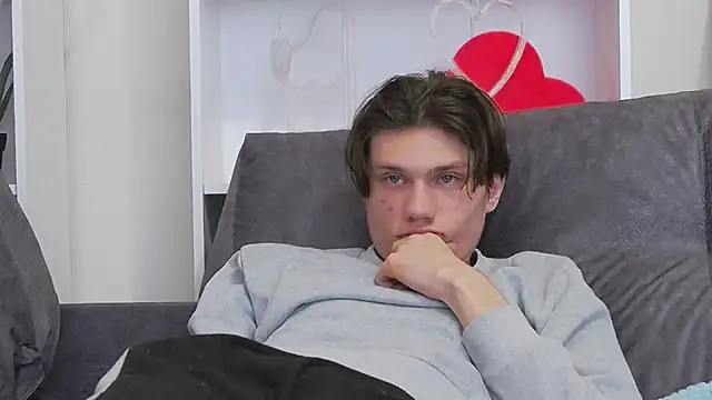 Snapshot of CalvinCay chatting on 02-14-25, 06:34 CalvinCay online show from 02-14-25, 06:34