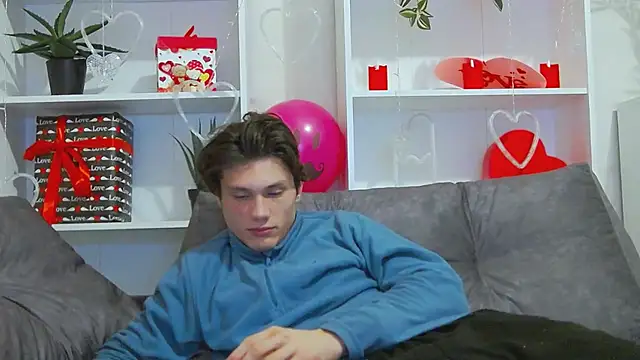 Snapshot of CalvinCay chatting on 02-15-25, 03:52 CalvinCay online show from 02-15-25, 03:52