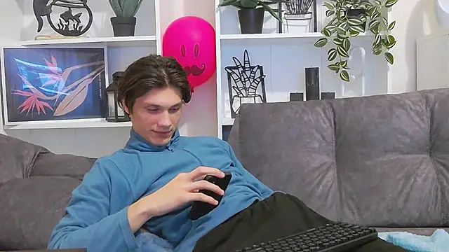 Snapshot of CalvinCay chatting on 02-24-25, 07:52 CalvinCay online show from 02-24-25, 07:52