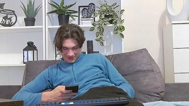 Snapshot of CalvinCay chatting on 02-25-25, 07:58 CalvinCay online show from 02-25-25, 07:58