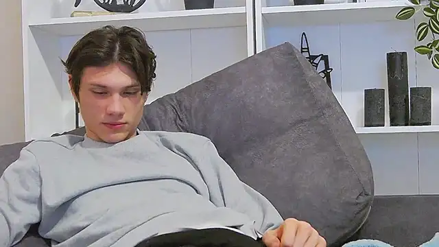 Snapshot of CalvinCay chatting on 03-01-25, 12:07 CalvinCay online show from 03-01-25, 12:07