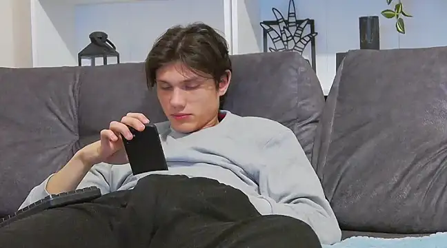 Snapshot of CalvinCay chatting on 03-06-25, 02:09 CalvinCay online show from 03-06-25, 02:09