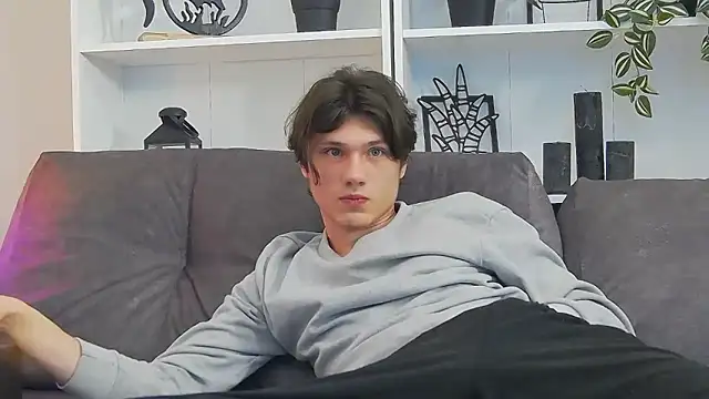 Snapshot of CalvinCay chatting on 03-07-25, 11:38 CalvinCay online show from 03-07-25, 11:38