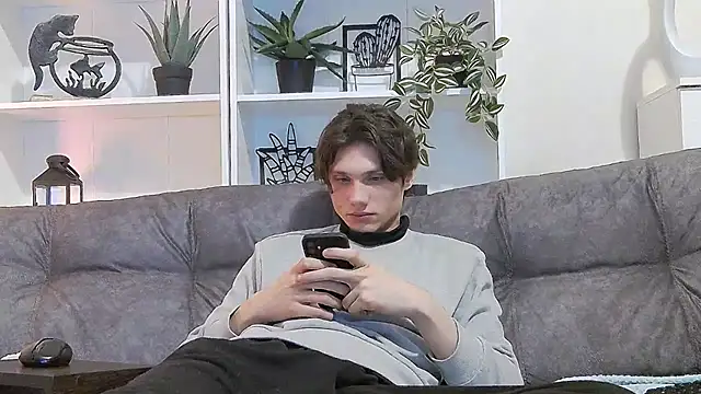 Snapshot of CalvinCay chatting on 03-09-25, 07:59 CalvinCay online show from 03-09-25, 07:59