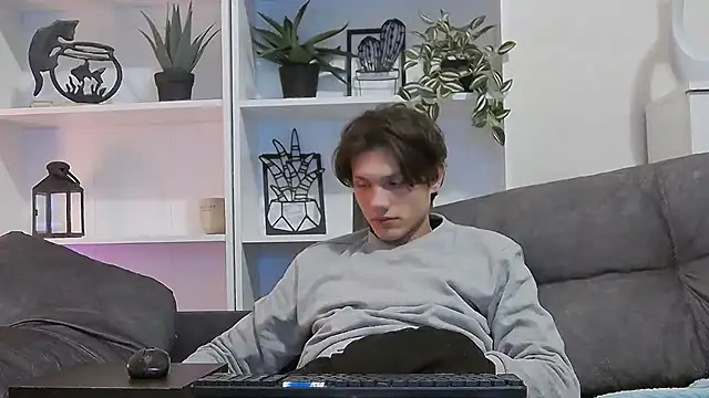 Snapshot of CalvinCay chatting on 03-10-25, 12:29 CalvinCay online show from 03-10-25, 12:29