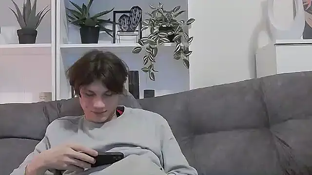 Snapshot of CalvinCay chatting on 03-10-25, 08:01 CalvinCay online show from 03-10-25, 08:01