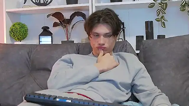 Snapshot of CalvinCay chatting on 03-12-25, 02:20 CalvinCay online show from 03-12-25, 02:20