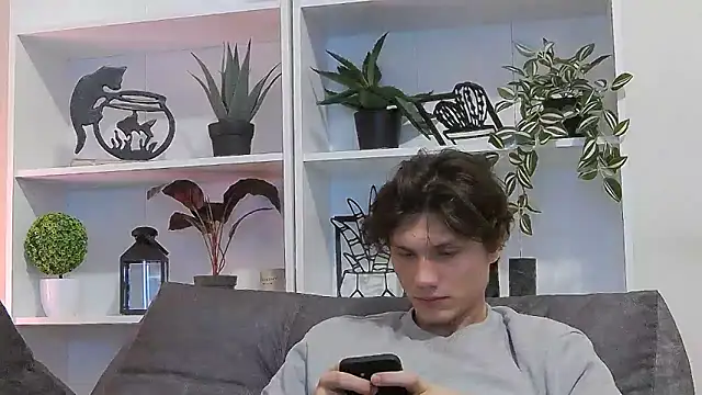 Snapshot of CalvinCay chatting on 03-14-25, 08:42 CalvinCay online show from 03-14-25, 08:42