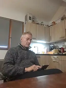 Snapshot of 60philippe chatting on 01-30-25, 03:19 60philippe online show from 01-30-25, 03:19