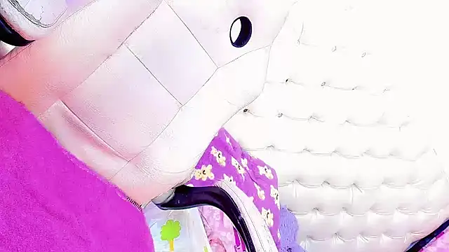 Snapshot of SexyEmmy_10 chatting on 12-28-24, 11:19 SexyEmmy 10 online show from 12-28-24, 11:19