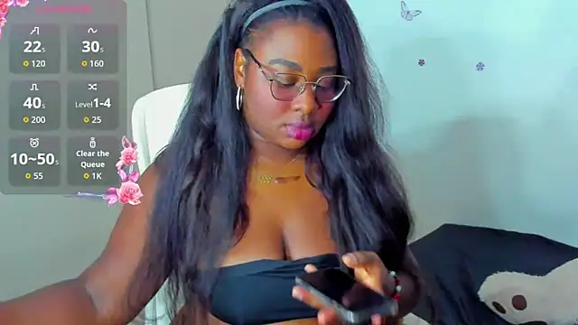 Naomii King online show from 06-12-26, 01:59