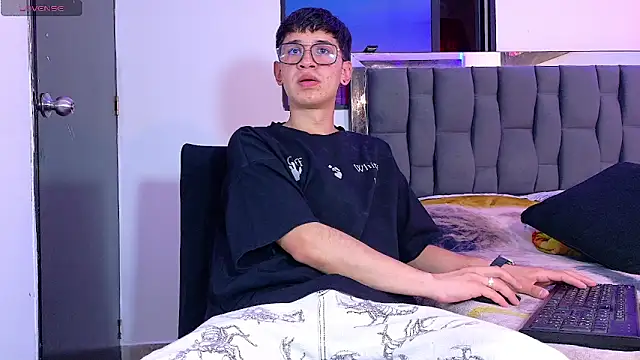 Mr daren  online show from 06-19-26, 07:28