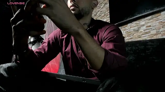 Snapshot of Seth_Owner chatting on 06-19-26, 02:38 Seth Owner online show from 06-19-26, 02:38
