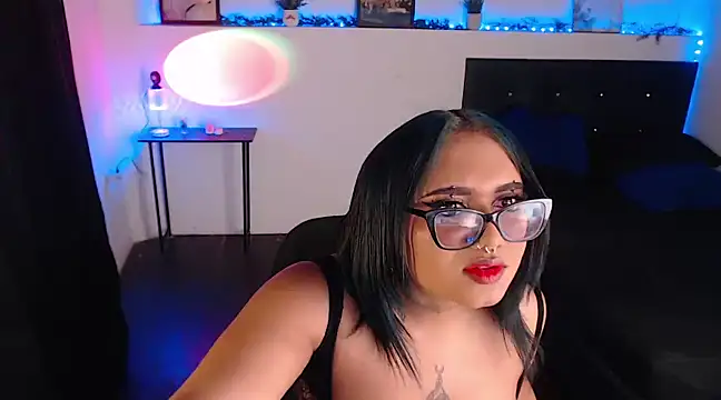 LiaScarlett online show from 12-14-24, 10:50