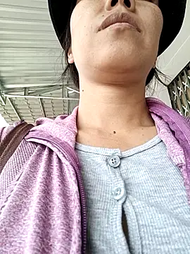 Snapshot of 2HotAsain4u chatting on 01-17-26, 06:18 2HotAsain4u online show from 01-17-26, 06:18