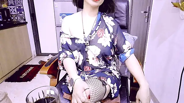 Snapshot of Miu-Le chatting on 04-18-26, 07:58 Miu-Le online show from 04-18-26, 07:58