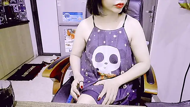 Snapshot of Miu-Le chatting on 04-22-26, 06:09 Miu-Le online show from 04-22-26, 06:09