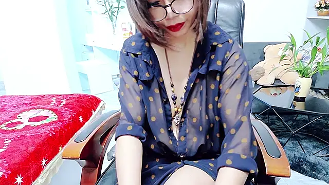 Snapshot of Miu-Le chatting on 05-23-26, 04:50 Miu-Le online show from 05-23-26, 04:50
