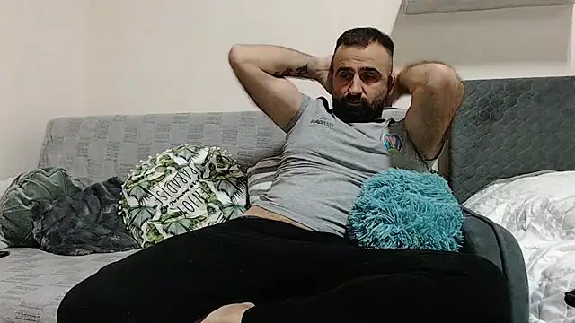 Snapshot of ivat80 chatting on 12-14-24, 05:47 ivat80 online show from 12-14-24, 05:47