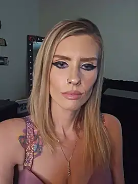 Snapshot of ellieconradxo chatting on 07-08-26, 04:33 ellieconradxo online show from 07-08-26, 04:33