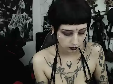 Snapshot of n0sferatus__ chatting on 06-24-26, 03:27 n0sferatus online show from 06-24-26, 03:27