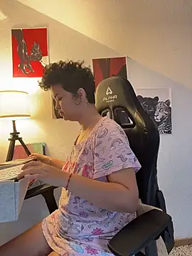 Snapshot of rafamarianoofc chatting on 10-18-25, 09:21 rafamarianoofc online show from 10-18-25, 09:21