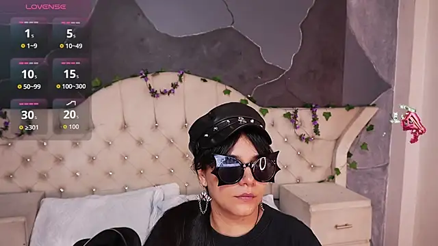Snapshot of AmberGreyy_ chatting on 04-19-26, 01:54 AmberGreyy online show from 04-19-26, 01:54