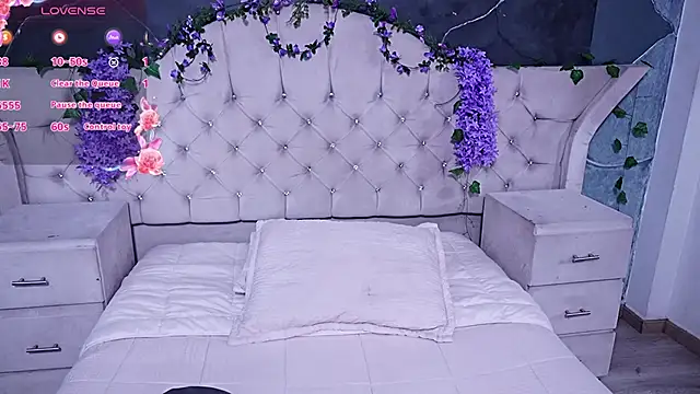 Snapshot of AmberGreyy_ chatting on 05-22-26, 08:47 AmberGreyy online show from 05-22-26, 08:47