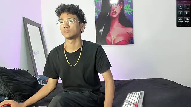 Snapshot of harrytwink18 chatting on 02-13-25, 01:48 harrytwink18 online show from 02-13-25, 01:48