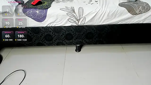 Snapshot of harrytwink18 chatting on 12-17-25, 02:56 harrytwink18 online show from 12-17-25, 02:56