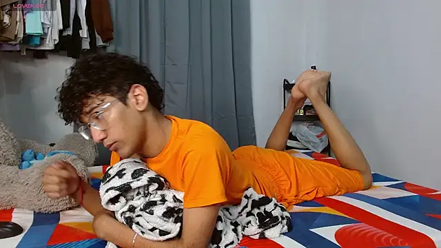 Snapshot of harrytwink18 chatting on 02-04-26, 04:40 harrytwink18 online show from 02-04-26, 04:40