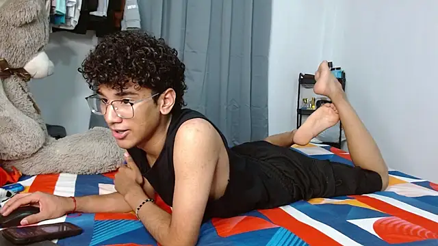 Snapshot of harrytwink18 chatting on 02-09-26, 03:05 harrytwink18 online show from 02-09-26, 03:05