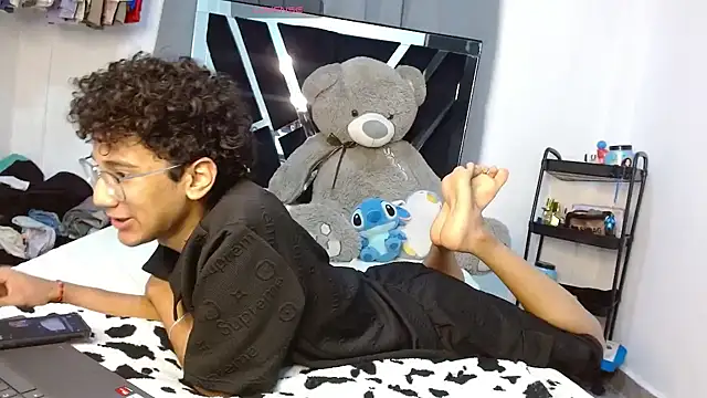 Snapshot of harrytwink18 chatting on 02-19-26, 06:15 harrytwink18 online show from 02-19-26, 06:15