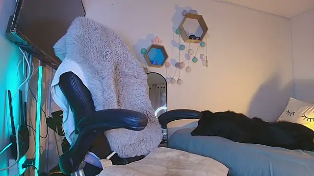 Snapshot of HelennaMoon_ chatting on 11-12-25, 09:25 HelennaMoon online show from 11-12-25, 09:25