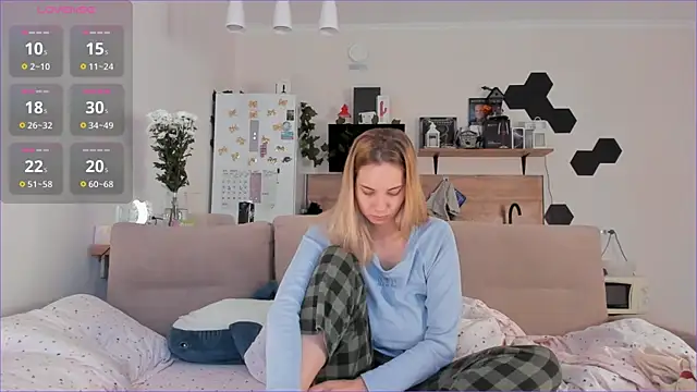 Girl alone home online show from 10-03-25, 03:47