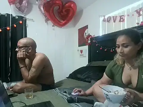 Snapshot of MrAndMrsCrook chatting on 02-17-25, 07:53 MrAndMrsCrook online show from 02-17-25, 07:53