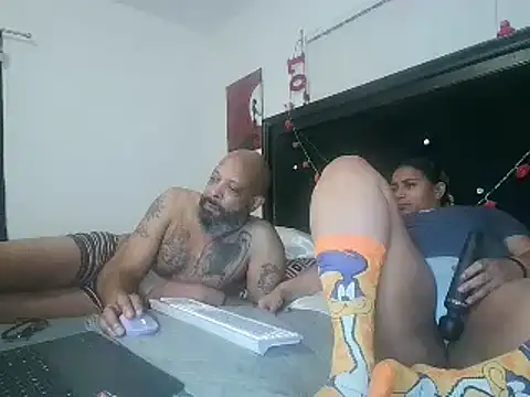 Snapshot of MrAndMrsCrook chatting on 03-02-25, 04:39 MrAndMrsCrook online show from 03-02-25, 04:39