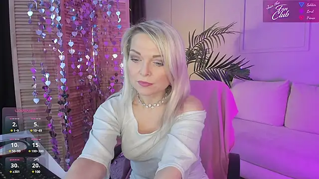 Gloria Lovely online show from 02-18-25, 03:43