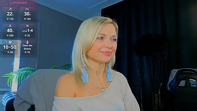 Gloria Lovely online show from 12-19-25, 10:44