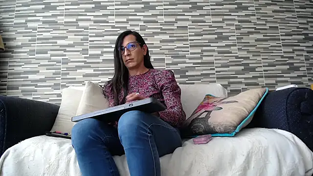 VioletaGomezCo online show from 11-18-25, 08:57