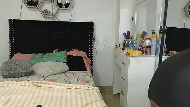 charlotte 077 online show from 02-05-26, 03:11