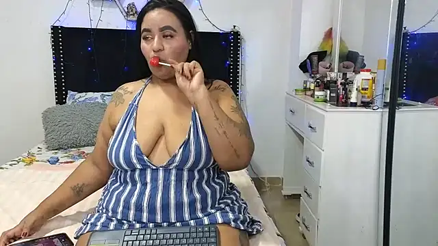 Snapshot of charlotte_077 chatting on 06-27-26, 05:01 charlotte 077 online show from 06-27-26, 05:01