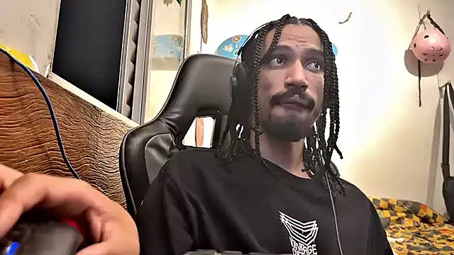 Snapshot of hotcamboy420 chatting on 02-08-25, 06:12 hotcamboy420 online show from 02-08-25, 06:12