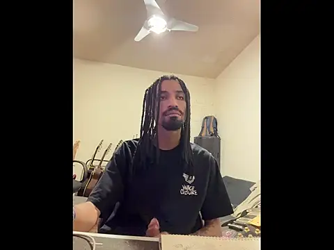 Snapshot of hotcamboy420 chatting on 09-10-25, 05:07 hotcamboy420 online show from 09-10-25, 05:07