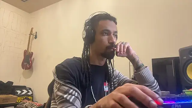 hotcamboy420 online show from 11-04-25, 07:57